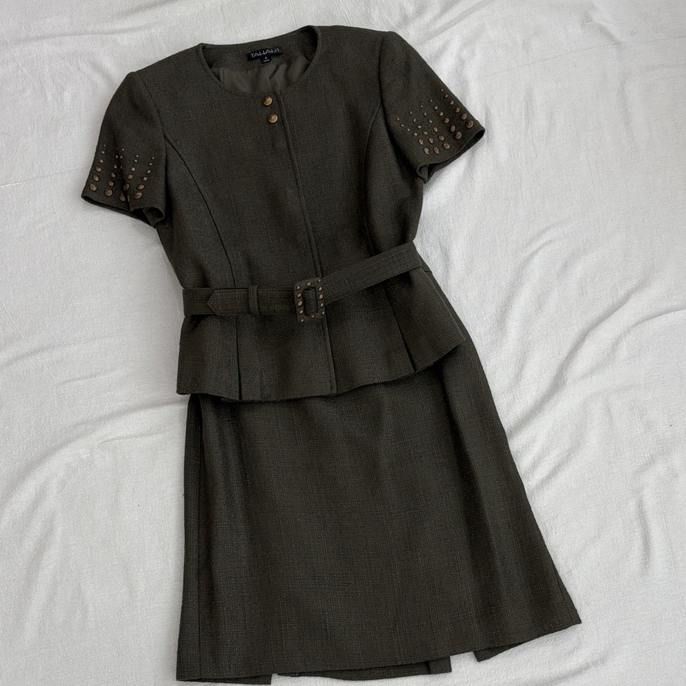 TAHARI SUIT